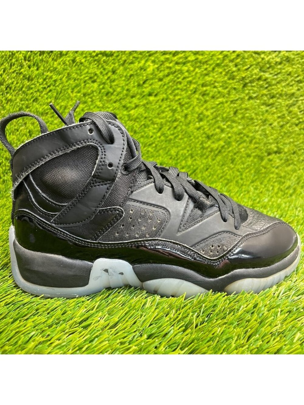 Nike Air Jordan Jumpman Two Trey Boys Size 5Y Black Basketball‎ Shoes Sneakers